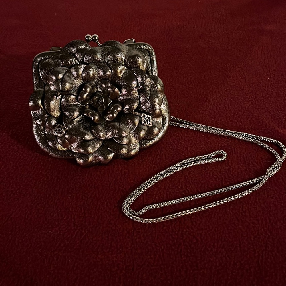 Brighton rosette clutch